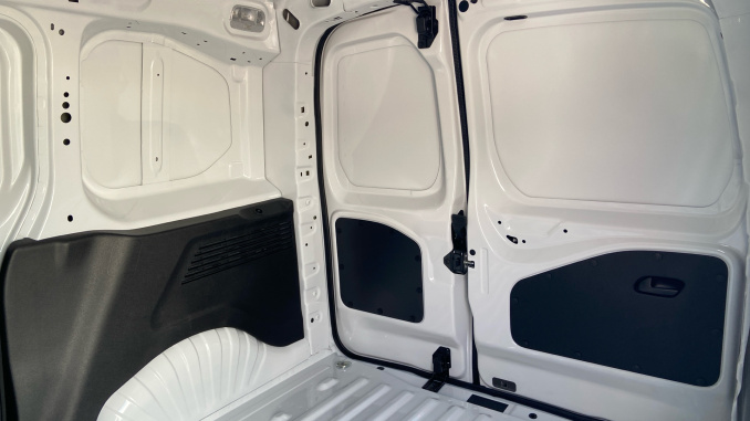 Vauxhall Combo Cargo Combo Diesel 1.5 Turbo D 100ps Prime Plus H1 Van - Image 15